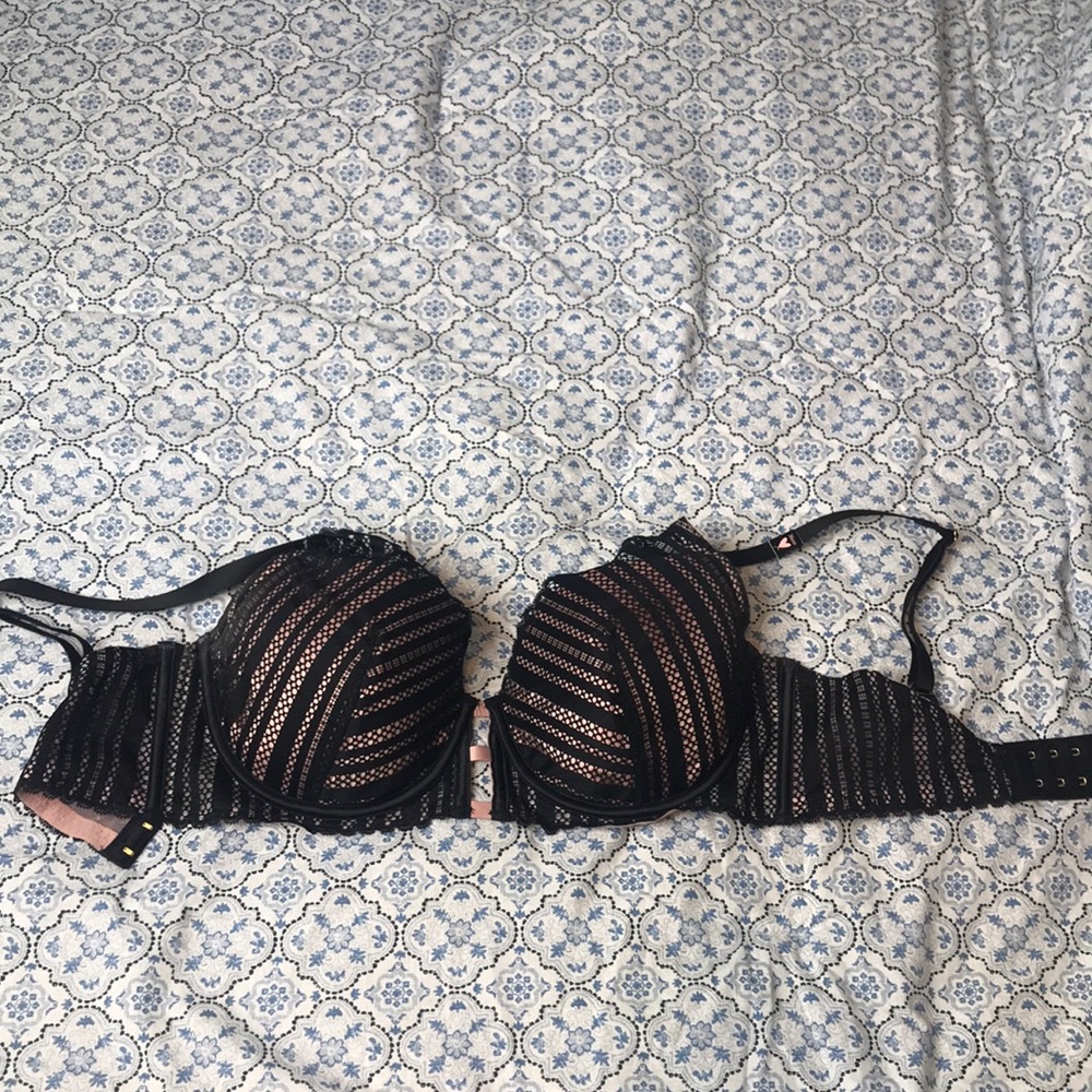 Never worn Victoria Secret Bra